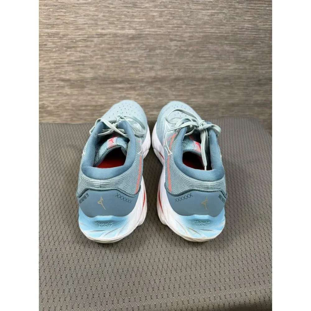 Mizuno brand style